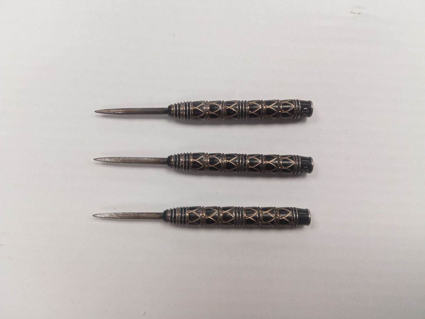 Harrows Taipan Darts Used 23g (used)